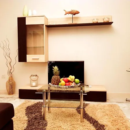 Let Me Host - De Redin Court Apartment