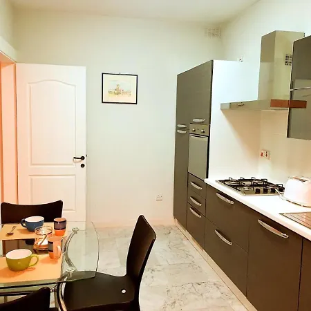 Let Me Host - De Redin Court * Sliema
