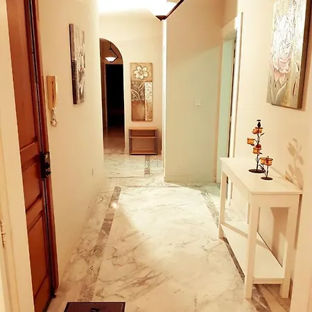 Let Me Host - De Redin Court Sliema