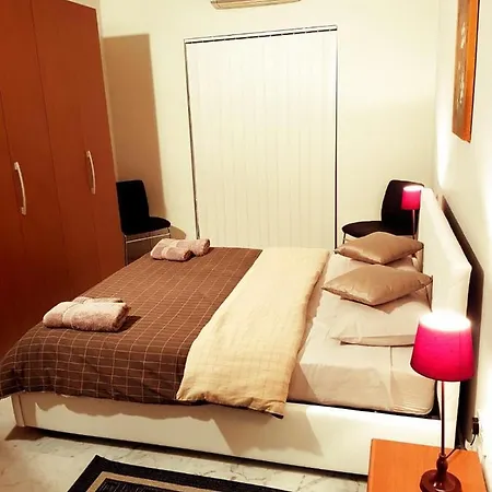 Let Me Host - De Redin Court Apartment