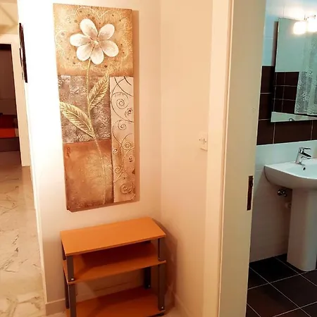 Apartment Let Me Host - De Redin Court